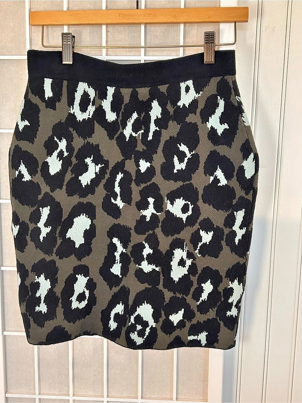 Romeo & Juliet Couture Army Green Knit Mini Skirt, Size Medium